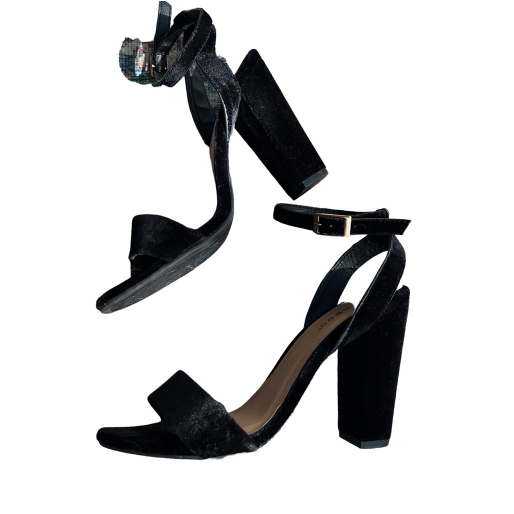 Velvet black strappy heels Size 7 Bamboo brand 4.5 inch heel